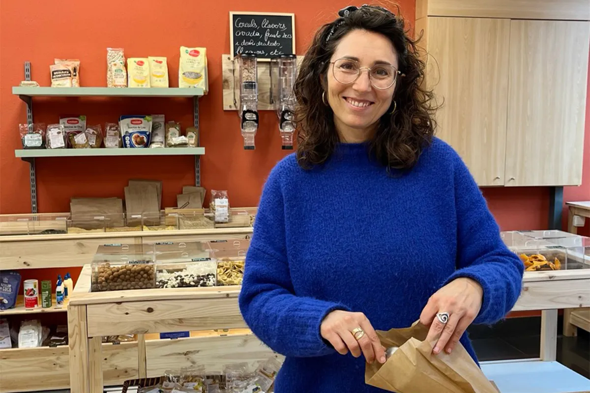 Claire de La Naturelle, associat de Sant Quirze Comerç, botiga especialitzada en productes ecològics i a granel.